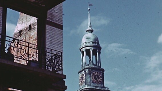 Screenshot aus den Farbfilm-Aufnahmen im Juni 1945 in Hamburg. © Konstantin von zur Mühlen 