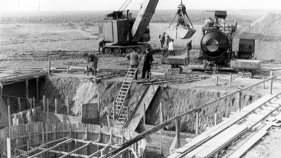 Arbeiten an der Schachtanlage Konrad 1 in Salzgitter im Jahr 1957. © BGE Foto: Bundesgesellschaft für Endlagerung mbH