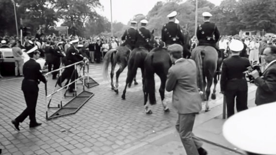 Demonstration gegen den Schahbesuch am 3. Juni 1967 in Hamburg © NDR 