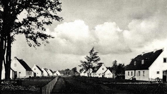 Wohnhäuser der Franz-Seldte-Siedlung in Ahrensburg (Schleswig Holstein) - Aufnahme von 1935 © picture alliance / arkivi 