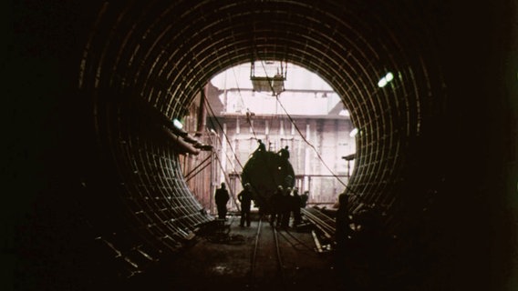 Bau des Neuen Hamburger Elbtunnels ab 1968: Der Durchmesser der Tunnelbohrmaschine Otto betrug elf Meter. © Baubehörde Hamburg / Elbtunnel - Verkehrsweg unter dem Strom 