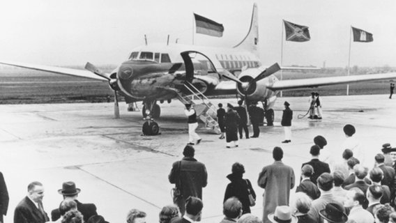 Erster Lufthansa-Flug ab Hamburg 1955 © Michael Penner 