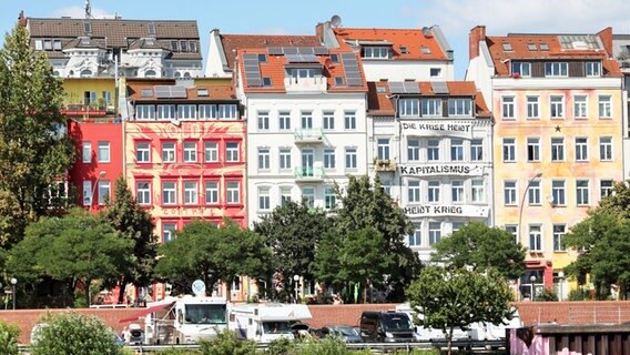 Die bunt bemalten Häuser in der Hamburger Hafenstraße. © dpa / picture alliance Foto: Bodo Marks