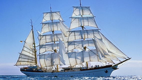 Die Gorch Fock unter vollen  Segeln im Jahr 1976 © dpa /  Picture Alliance Foto: Kurt Scholz