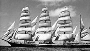 Die Viermastbark "Pamir" in einer 1952 gedrehten und 1959 ausgestrahlten Dokumentation über das Segelschiff. © imago Foto: United Archives