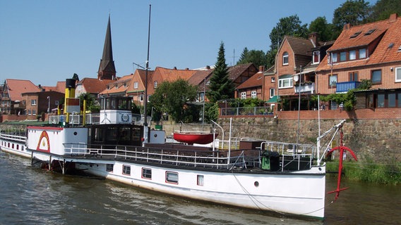 Der Schaufelraddampfer Kaiser Wilhelm © Tourist-Information Lauenburg Foto: Nadja Biebow