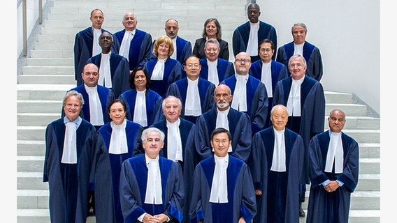 21 Richter des Internationalen Seegerichtshofs mit Präsident Jin-Hyun Paik vorne rechts © Internationaler Seegerichtshof (ITLOS) 
