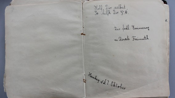 Eine Seite aus dem Poesiealbum von Steffi Wittenberg, einer Jüdin, die 1939 aus Hamburg emigrierte.  Foto: Elena Kuch