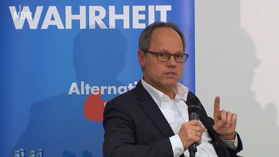 Der Chefredakteur von ARD-aktuell, Kai Gniffke, auf einer Podiumsdiskussion der AfD. © NDR 