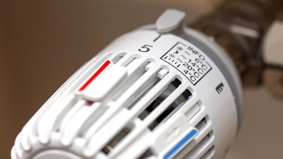 Ein Thermostat in einer Nahaufnahme © Colourbox 