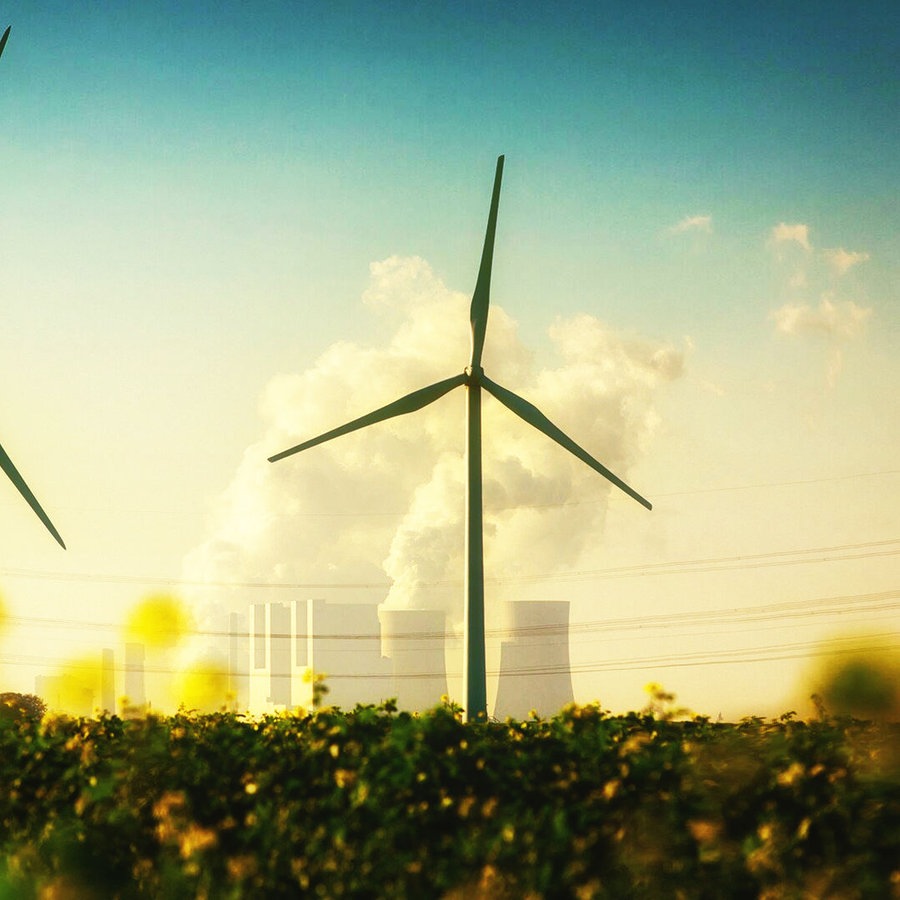 Windräder mit dahinterliegendem Kohlekraftwerk © photocase.de Foto: birdys