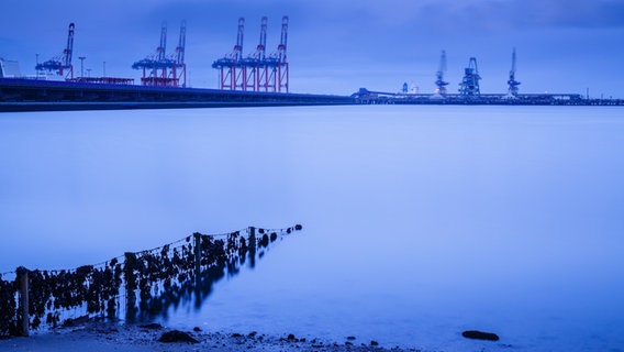 Der Jade Weser Port in Wilhelmshaven © Fotolia Foto: Renard