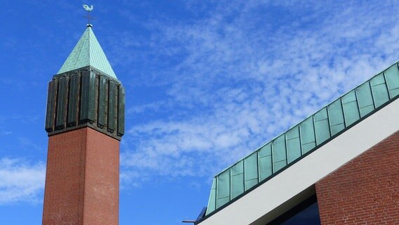 Kirchturmspitze der Kolumbariumskirche St. Josef in Belm © Kirche im NDR Foto: Ruth Beerbom