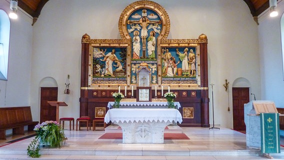 Innenraum der St. Josefskirche in Wallenhorst-Hollage © Kurt Flegel / Kirche im NDR Foto: Kurt Flegel