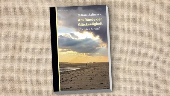 Cover: Bettina Baltschev - Am Rande der Glückseligkeit. Über den Strand © Berenberg Verlag 