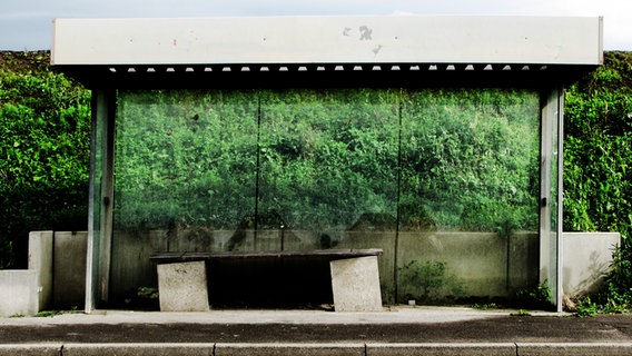Eine verlassene Bushaltestelle © Photocase Foto: frau.L.
