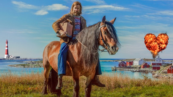 Ein bärtiger Mann auf einem Pferd - Pal Sverre Hagen im Film "Alle hassen Johan" bei den Nordischen Filmtagen Lübeck © Nordisc Film Production 