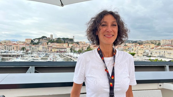 Die Drehbuchautorin und Regisseurin Emily Atef in Cannes © NDR Foto: Patricia Batlle