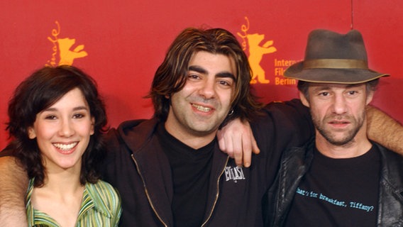 Fatih Akin, Sibel Kekilli und Birol Ünel auf der Berlinale 2004 © Berlinale 