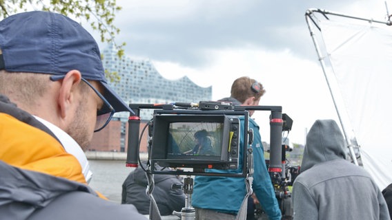 Dreharbeiten am Hafen zum Spielfilm "Triage" der Serie "Großstadtrevier" mit Maria Ketikidou in Hamburg © NDR Foto: Patricia Batlle