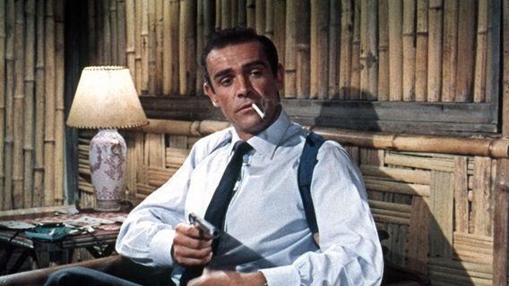 Sean Connery als James Bond in "James Bond - 007 jagt Dr. No" © picture alliance / Captital Pictures 