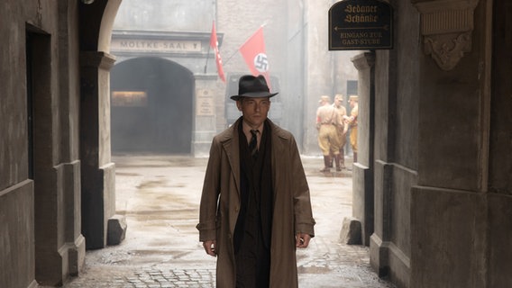 Gereon Rath (Volker Bruch) in einer Szene der vierten Staffel der Fernsehserie "Babylon Berlin". © X Filme/ARD/SKY/dpa Foto: Frederic Batier