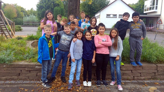 Gruppenbild der Schüler der Klasse 4b der Astrid-Lindgren-Schule Holzminden © NDR Foto: Jantje Fischhold