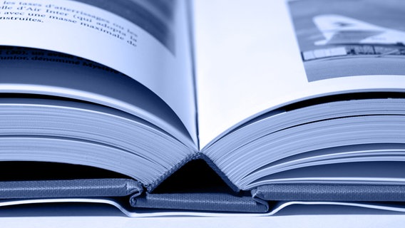 Aufgeschlagenes Buch © fotolia.com Foto: François Roche