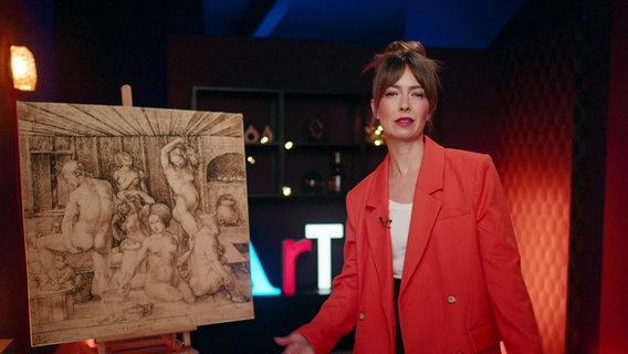 Bianca Hauda neben einem Werk von Albrecht Dürer © Screenshot NDR 