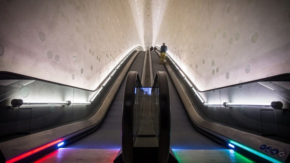 Die Rolltreppe in der Elbphilharmonie Die Rolltreppe in der Elbphilharmonie © Christian Spielmann / NDR Foto: Christian Spielmann