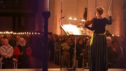 Die Geigerin Isabelle Faust bei einem Konzert in der Hamburger Katharinenkirche. © Mairena Torres Foto: Mairena Torres