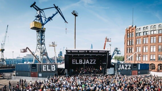 Blick auf das Gelände des Elbjazz Festivals. © Jens Schlenker 