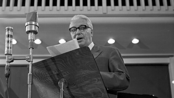 Hans Gertberg, Leiter der Jazzredaktion des NDR in Hamburg in den 1960er Jahren. © Roba/Siegfried Pilz 