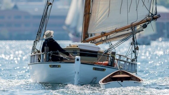 Rainer Prüss auf seinem Segelboot © Rainer Prüß Foto: Rainer Prüß