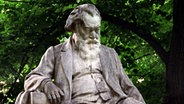 Ein Denkmal Johannes Brahms im Resselpark in Wien © picture-alliance/dpa 