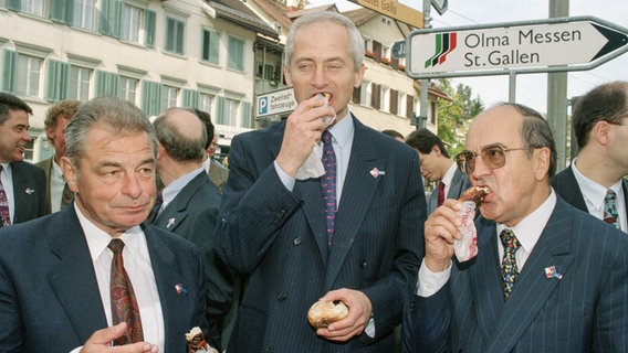 Politiker und Würdenträger bei der Schweizer Messe für Landwirtschaft und Ernährung 1993. © picture alliance/KEYSTONE Foto: STR