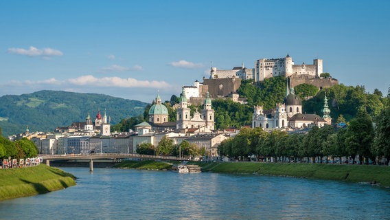 Stadtansicht von Salzburg mit Fluss © TSG / Breitegger 