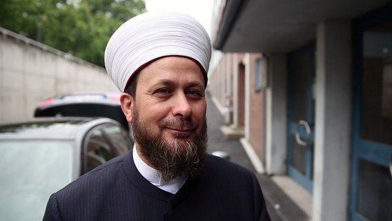 Der Imam der Al-Nour Moschee in Hamburg Scheikh Samir El-Rajab im Porträt.  Foto: Özgür Uludag
