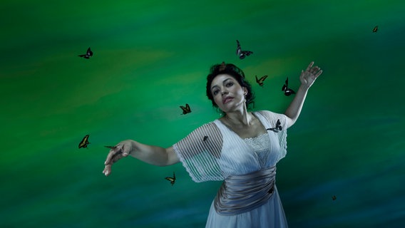 Ailyn Pérez als Florencia Grimaldi in Daniel Catán's "Florencia en el Amazonas" © Met Opera Foto: Paola Kudacki