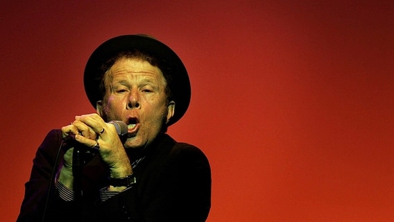 Tom Waits singt © picture-alliance / dpa | Robert Vos Foto: Robert Vos