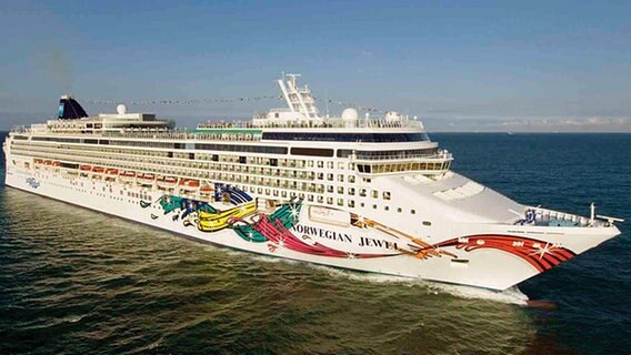 "Norwegian Jewel" © NCL 