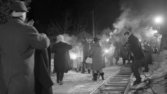 Dreharbeiten zu der Stahlnetz-Folge "Das Haus an der Stör" (1963) © NDR/Annemarie Aldag Foto: Annemarie Aldag