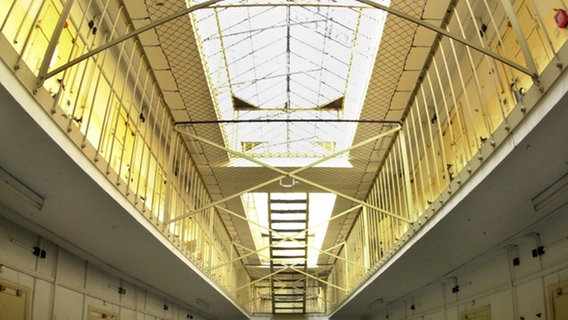 Zellentrakt des ehemaligen Stasi-Untersuchungsgefängnisses in Schwerin © dpa Foto: Jens Büttner