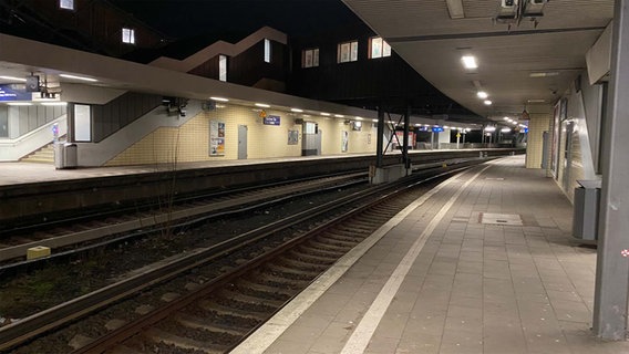 Der menschenleere Bahnhof, Berliner Tor in den frühen Morgenstunden. © NDR Foto: Anna Rüter