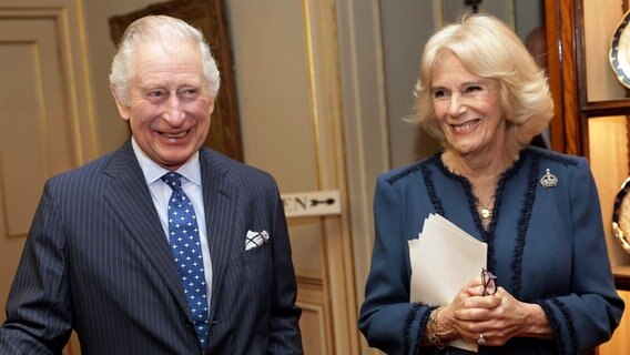 König Charles III. mit Gemahlin Camilla. © picture alliance / ASSOCIATED PRESS Foto: Chris Jackson