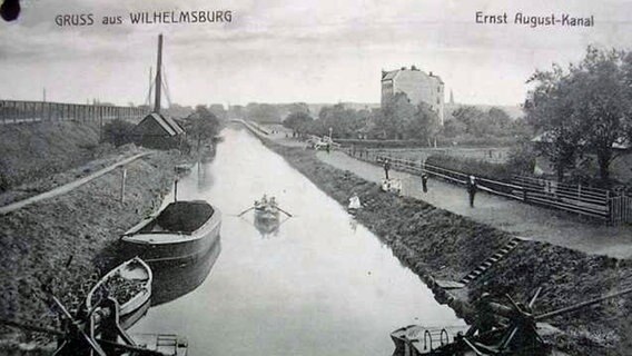 Ein historische Postkarte zeigt den Ernst-August-Kanal in Wilhelmsburg mit einer Reepschlägerei am Potsdamer Ufer (links) © Geschichtswerkstatt Wilhelmsburg & Hafen 