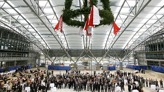 Richtfest für die neue Einkaufsmeile am Hamburger Flughafen. © dpa 