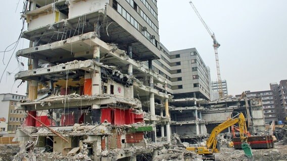 Abriss des Frappant-Gebäudes in Hamburg-Altona. © NDR Foto: Heiko Block