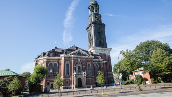 Die St. Michaelis Kirche in Hamburg. © picture alliance / dpa Themendienst Foto: Christin Klose