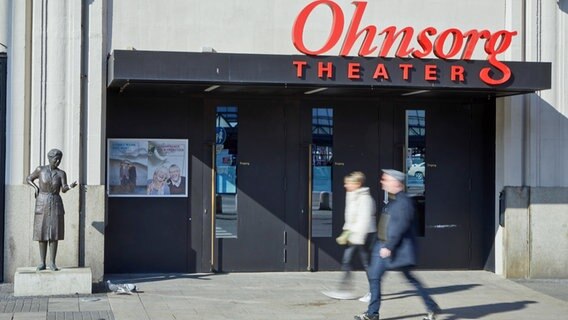 Der Eingangsbereich des Hamburger Ohnsorg Theaters. © picture alliance/dpa Foto: Georg Wendt